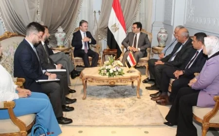 وزير الثقافة يجتمع مع نظيره الصربي لتعزيز التعاون الثقافي والإبداعي بين البلدين