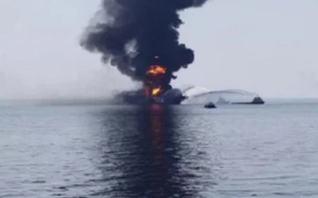 ناقلة نفط روسية تشتعل إثر هجمات بطائرات مسيرة من أوكرانيا في البحر الأسود