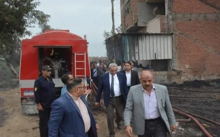 محافظ الغربية ومدير الأمن يتابعان جهود إخماد حريق ضخم في مصنع كتان بزفتى