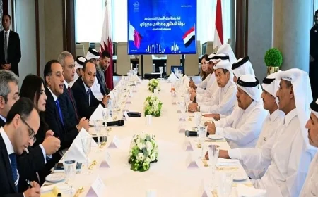 مدبولي يحث رجال الأعمال القطريين على تعزيز استثماراتهم في مصر