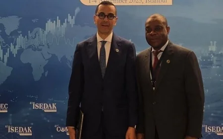 وزير الاستثمار يستعرض التحضيرات لاجتماع وزراء تجارة الدول الإسلامية الثماني