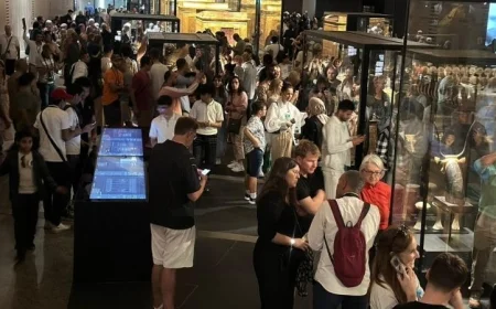 إقبال جماهيري كبير في أول أيام فتح أبواب المتحف المصري الكبير للزوار