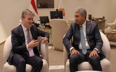 وزير السياحة يلتقي وزير الثقافة الصربي لتعزيز التعاون وتنظيم معارض فنية في صربيا