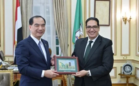 د. عبد الصادق يستعرض مشروع إنشاء فرع لجامعة بكين في الفرع الدولي لجامعة القاهرة