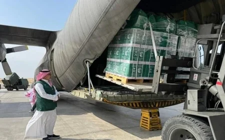 مطار العريش يستقبل طائرة مساعدات سعودية لدعم غزة