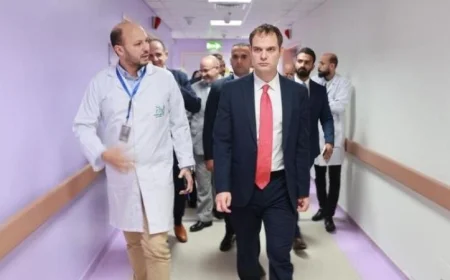 مستشفى زايد التخصصي تستقبل وفدًا بريطانيًا لمناقشة تجهيزات استقبال مصابي غزة