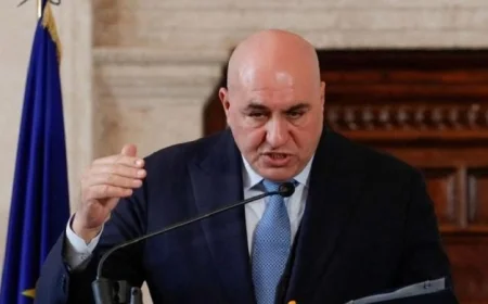 وزير دفاع إيطاليا يعلن عن استعداد بلاده لتقديم حزمة المساعدات الـ 12 لدعم أوكرانيا