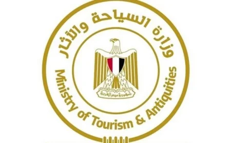 السياحة تكشف حقيقة الصور المتداولة حول أغطية بلاستيكية ممزقة حول المتحف