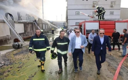 محافظ المنوفية يتفقد جهود إطفاء حريق في مصنع كيماويات بالسادات