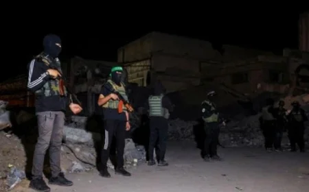 كتائب القسام تسلم جثة أحد الأسرى الإسرائيليين في وقت متأخر من الليلة