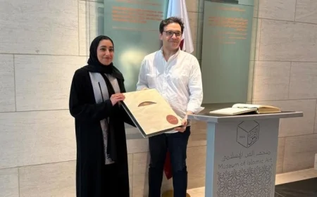 وزير الثقافة يقوم بجولة مميزة في متحف الفن الإسلامي بالعاصمة القطرية الدوحة