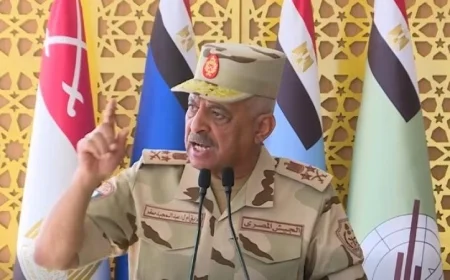 وزير الدفاع يتفقد إجراءات تفتيش الحرب لتشكيل عسكري في المنطقة المركزية