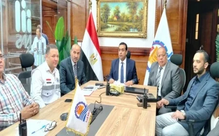 نائب محافظ قنا يراقب تقدم انتخابات النواب 2025 من مركز القيادة