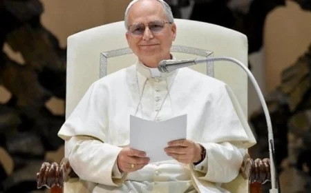 البابا يحذر من أن التواجد العسكري الأمريكي بالقرب من فنزويلا يزيد من حدة التوترات