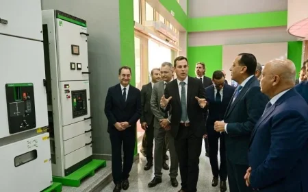 رئيس الوزراء يدشّن توسعات مصنع شنايدر إلكتريك الإقليمي في بدر لتعزيز الصناعة المحلية