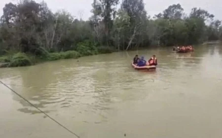 مصرع 15 شخصا إثر جرفهم بمياه نهر في بابوا شرق إندونيسيا