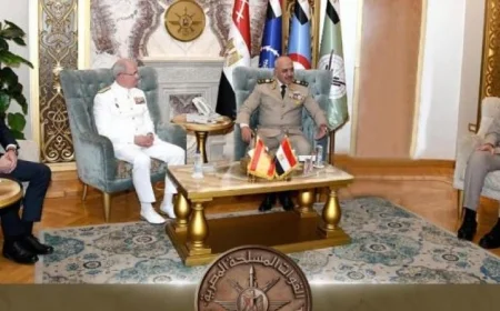 رئيس الأركان يناقش مع نظيره الأسباني سبل تعزيز التعاون العسكري بين البلدين