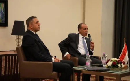 لقاء وزير الخارجية مع أعضاء الجالية المصرية في الجزائر يعزز العلاقات الثنائية