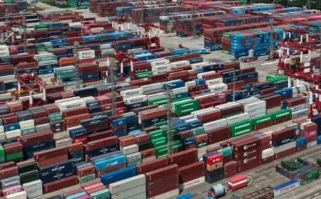 الصين تواجه أول انخفاض في صادراتها منذ فبراير الماضي