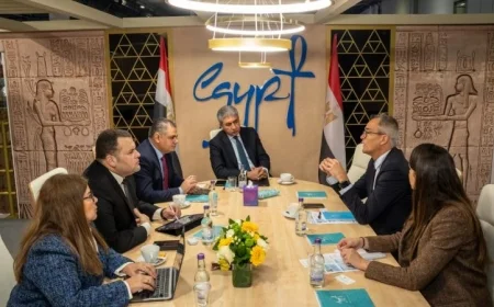 وزير السياحة يستعرض سبل التعاون مع رؤساء مجموعتي TUI وCoral Travel العالميتين