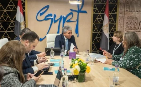 وزير السياحة يلتقي ممثلي اتحاد وكلاء وشركات السفر البريطاني لتعزيز التعاون السياحي