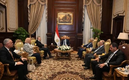 رئيس هيئة قناة السويس يقدم التهاني لرئيس مجلس الشيوخ بمناسبة توليه المنصب الجديد