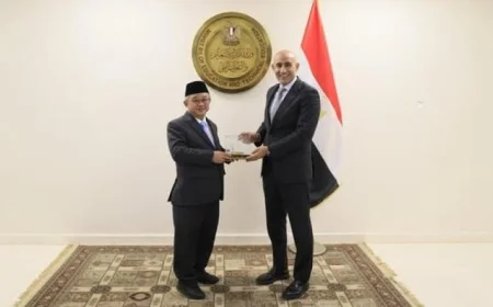 وزير التربية والتعليم يناقش مع نظيره الإندونيسي سبل تعزيز التعاون وتبادل الخبرات التعليمية