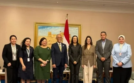 مايا مرسي تناقش مع وزير الأسرة في سنغافورة تعزيز التعاون بين وزارتيهما