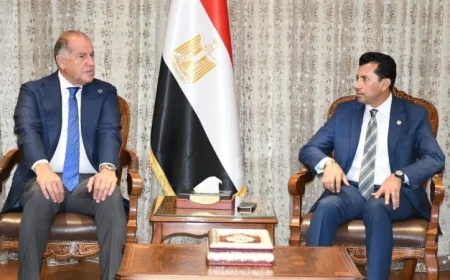وزير الشباب والرياضة يلتقي برئيس الاتحادين الإفريقي والمصري للرماية لتعزيز التعاون الرياضي