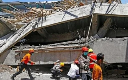 إصابة 54 شخصا في انفجار غامض قرب مدرسة في العاصمة الإندونيسية