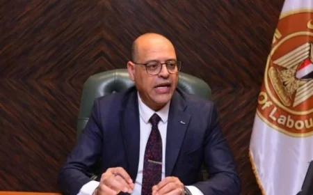 وزير العمل يؤكد استمرار إجراء الاختبارات والمقابلات للشباب المتقدمين للمنح المجانية