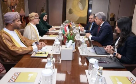 وزير السياحة يلتقي بنظيره العُماني لبحث سبل تعزيز التعاون السياحي المشترك