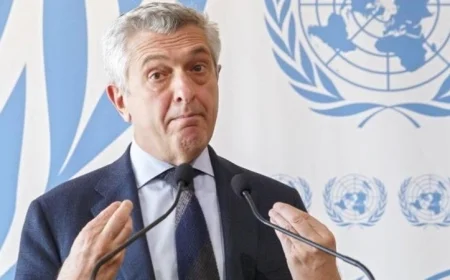 المفوض الأممي لشؤون اللاجئين يحذر من تداعيات تقليص الميزانية الإنسانية ويعتبره خطأ استراتيجي كبير