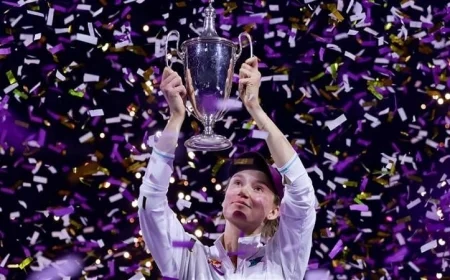 “ريباكينا تحصد لقب البطولة الختامية لموسم لاعبات التنس المحترفات”