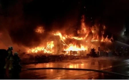 مصرع 6 أفراد في حريق مدمر بمستودع للعطور في تركيا