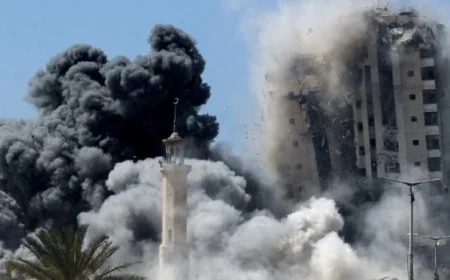 الجيش الإسرائيلي يستمر في تدمير المنازل في حي الزيتون في غزة