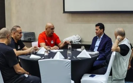 اجتماع وزير الرياضة مع أبو ريدة والجهاز الفني لمنتخب مصر في معسكر الإمارات لتعزيز الاستعدادات