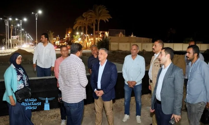محافظ الإسماعيلية يزور موقع تطوير طريق البلاچات ومنتجع الفيروز لتفقد الأعمال الجارية