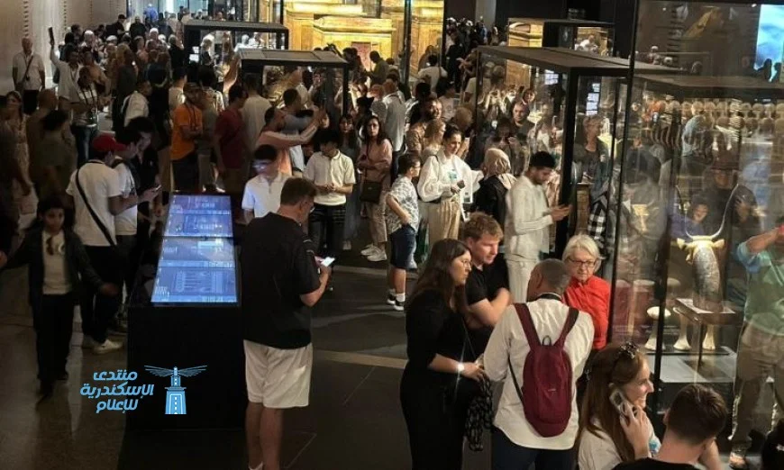 إقبال جماهيري كبير في أول أيام فتح أبواب المتحف المصري الكبير للزوار