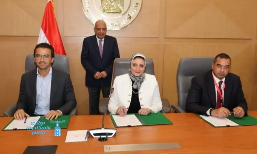 وزير الكهرباء يشاهد توقيع الاتفاقيات لتعزيز إنتاج الطاقة الشمسية في مصر