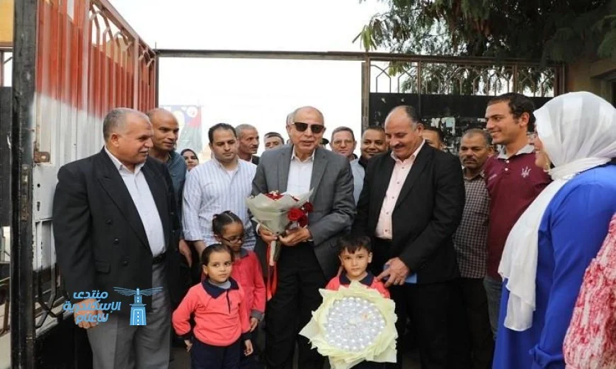 محافظ المنيا يراقب سير العملية التعليمية في مدرسة سمالوط الحديثة