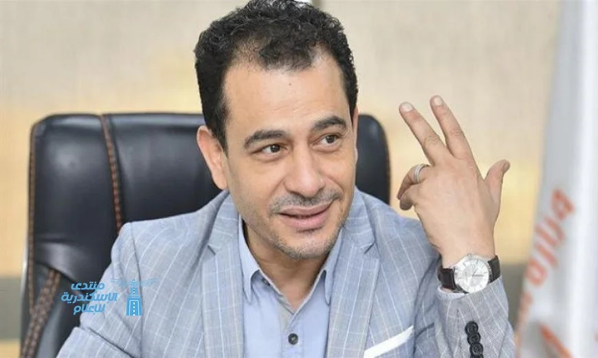 هشام عطوة يستعرض مع مديري فرق المسرح الفني سبل تطوير عروض المسرح