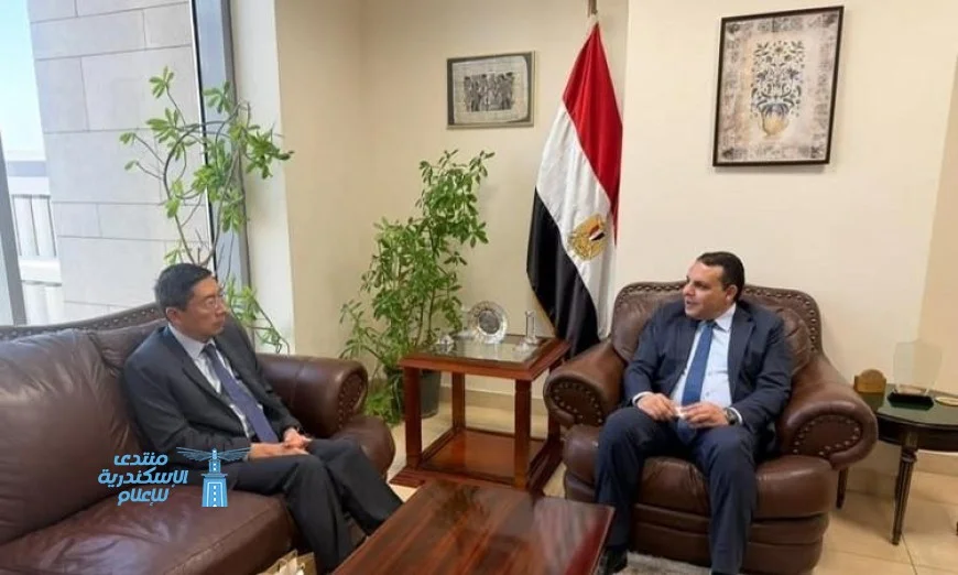 رئيس التمثيل التجاري المصري يناقش مع سفير سنغافورة في القاهرة تعزيز فرص التعاون الاقتصادي