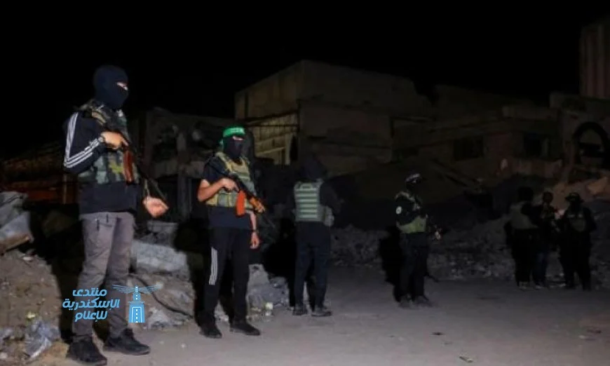 كتائب القسام تسلم جثة أحد الأسرى الإسرائيليين في وقت متأخر من الليلة