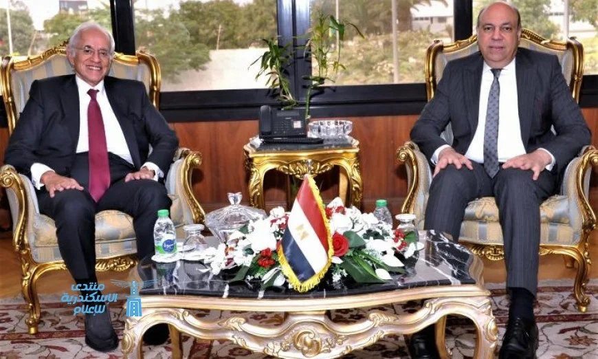 وزير الطيران يناقش تشغيل المطارات مع رئيس مجموعة كوبيلوزوس اليونانية