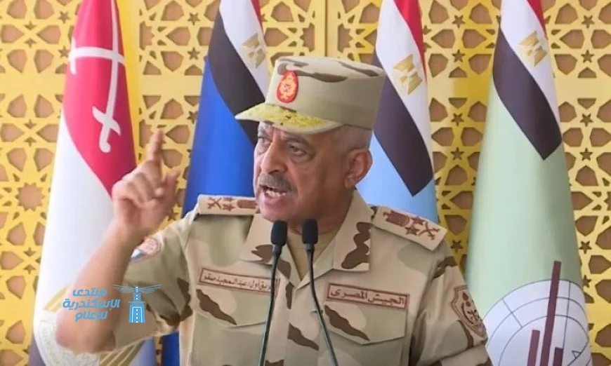 وزير الدفاع يتفقد إجراءات تفتيش الحرب لتشكيل عسكري في المنطقة المركزية