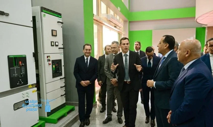 رئيس الوزراء يدشّن توسعات مصنع شنايدر إلكتريك الإقليمي في بدر لتعزيز الصناعة المحلية