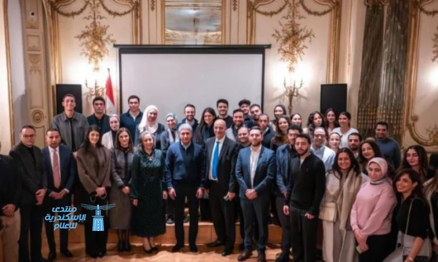 وزير السياحة يتفاعل مع شباب الجالية المصرية في لندن في لقاء حواري مفتوح