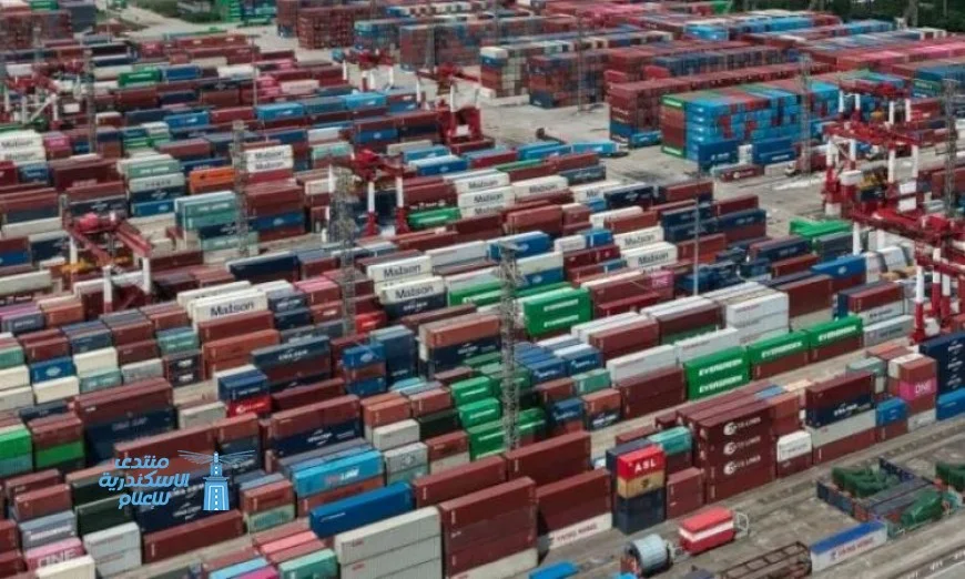 الصين تواجه أول انخفاض في صادراتها منذ فبراير الماضي