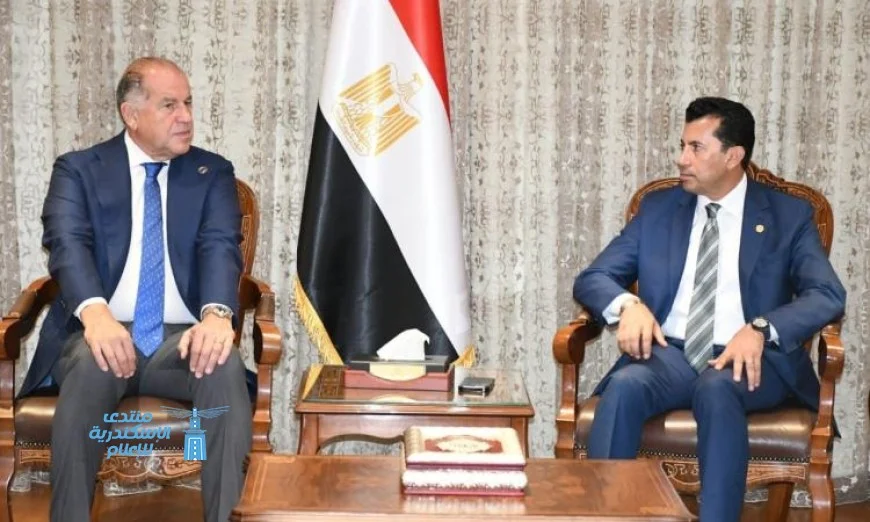 وزير الشباب والرياضة يلتقي برئيس الاتحادين الإفريقي والمصري للرماية لتعزيز التعاون الرياضي